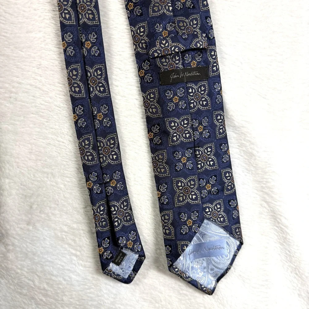 John W. Nordstrom OS Blue Floral Medallion 100% Silk Necktie Made in USA Wedding